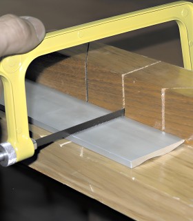 Sierra de bricolaje para cortar maderas y metales